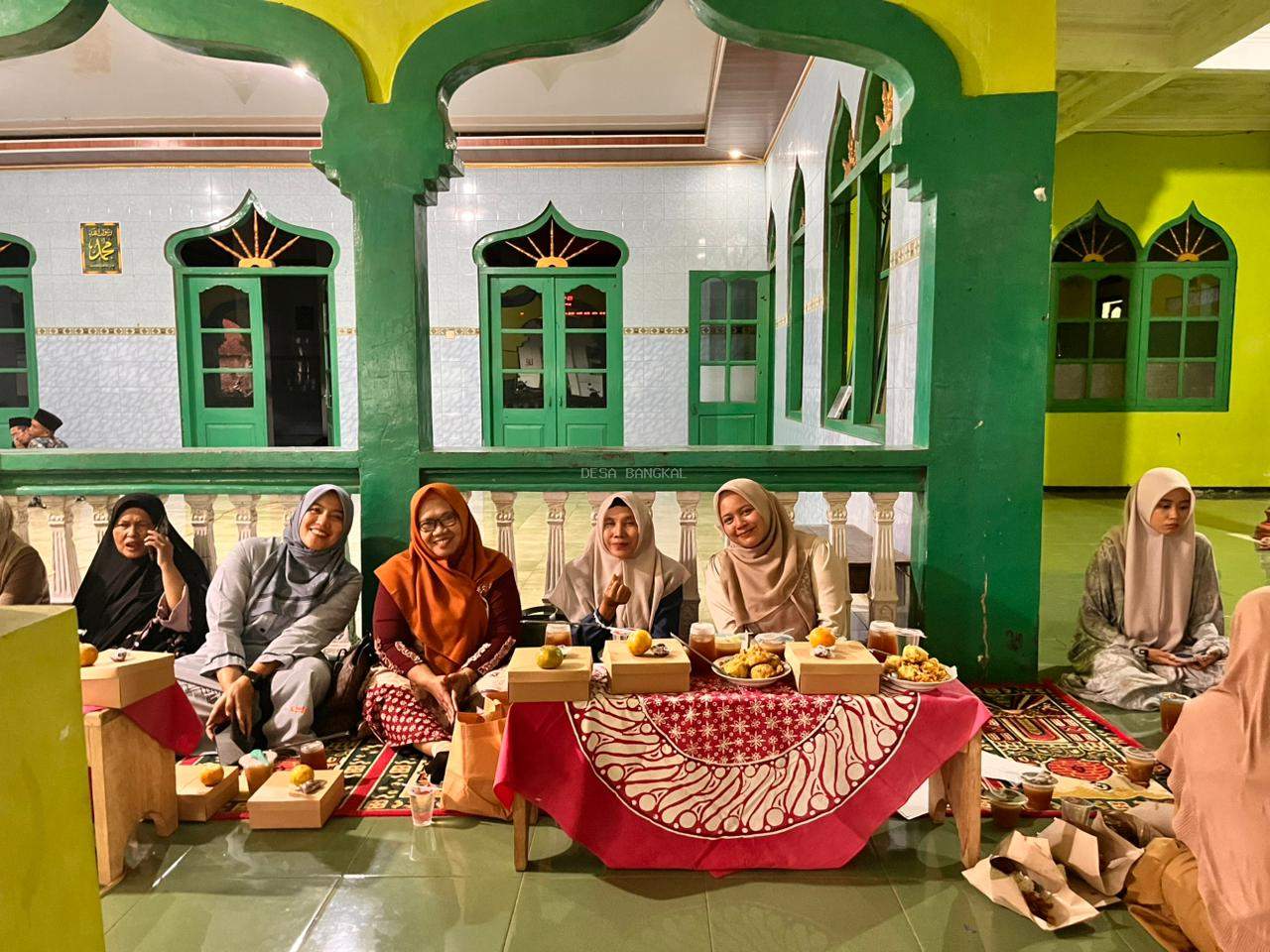 Buka bersama  bersama karangtaruna dan santri santri TPQ